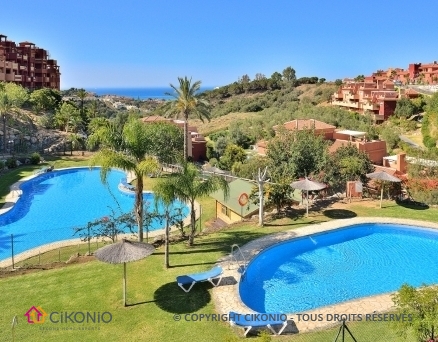 Costa del Sol Splendide domaine de 5000 m² proposant des penthouses 2 chambres à 10 minutes du centre de Marbella. Cikonio
